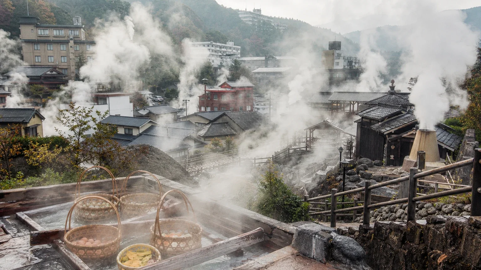 Beppu Onsen Guide: 8 Baths, Jigoku Tour, Steam Cooking